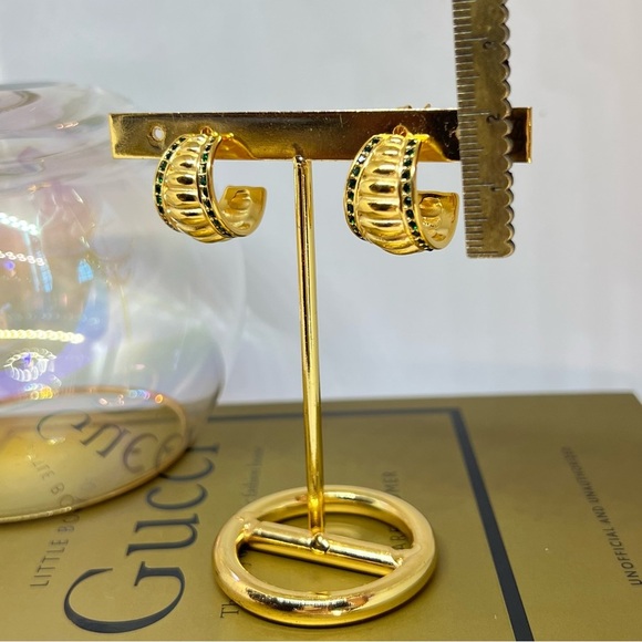 Earrings‎ - Picture 2 of 6